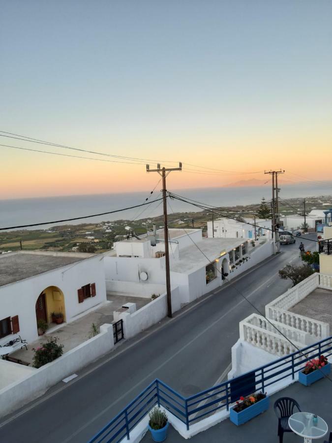 Villa Firostefani Guest house